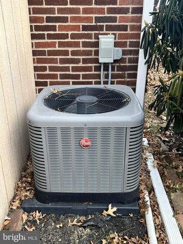 205 LINN ST, Harrisburg, PA 17109