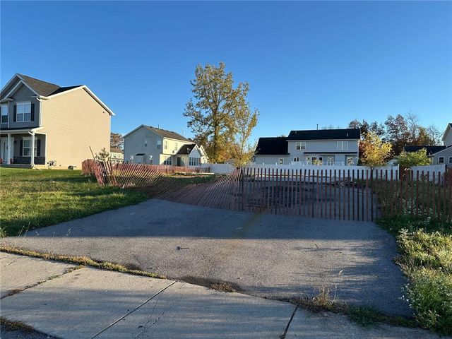 4 Roman Circle, Clarkson, NY 14420