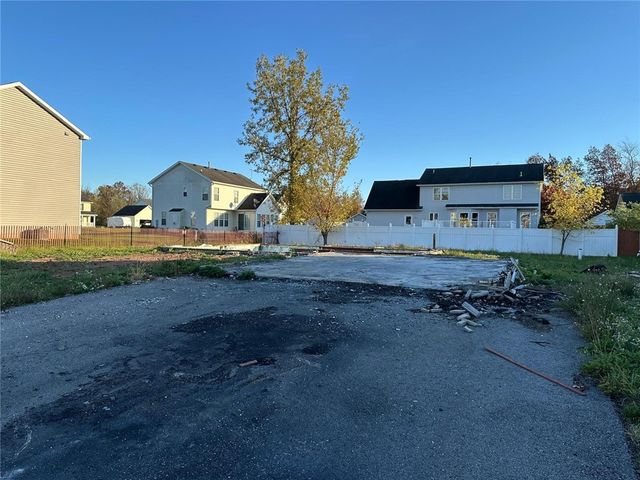 4 Roman Circle, Clarkson, NY 14420