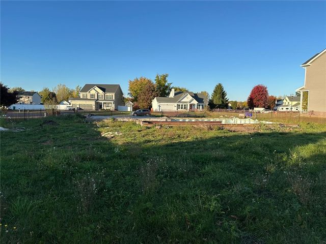 4 Roman Circle, Clarkson, NY 14420