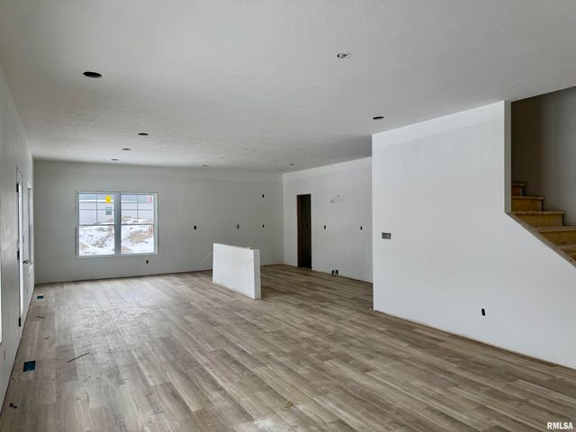 412 Manor Hill Drive, Chatham, IL 62629