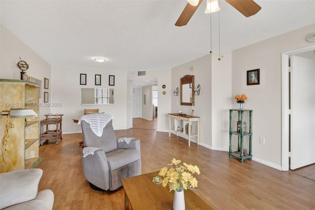 650 SW 138th Ave 105J, Pembroke Pines, FL 33027