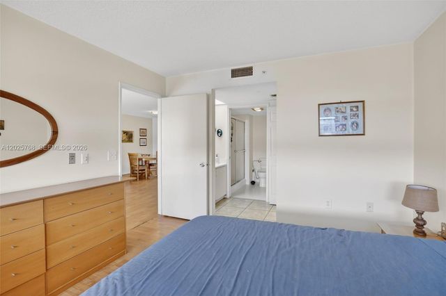 650 SW 138th Ave 105J, Pembroke Pines, FL 33027