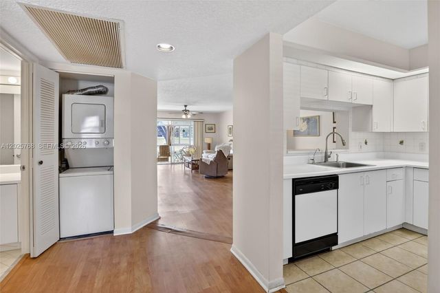 650 SW 138th Ave 105J, Pembroke Pines, FL 33027