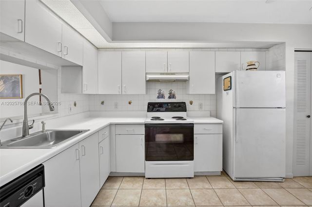 650 SW 138th Ave 105J, Pembroke Pines, FL 33027