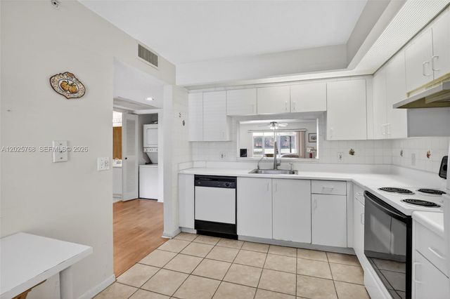 650 SW 138th Ave 105J, Pembroke Pines, FL 33027
