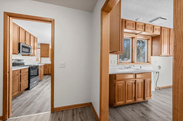 5108 Beacon Hill Road, Minnetonka, MN 55345