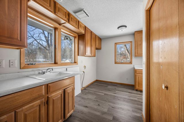 5108 Beacon Hill Road, Minnetonka, MN 55345