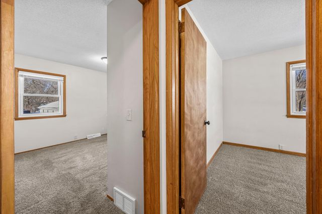 5108 Beacon Hill Road, Minnetonka, MN 55345