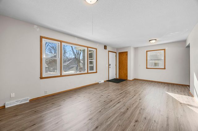 5108 Beacon Hill Road, Minnetonka, MN 55345