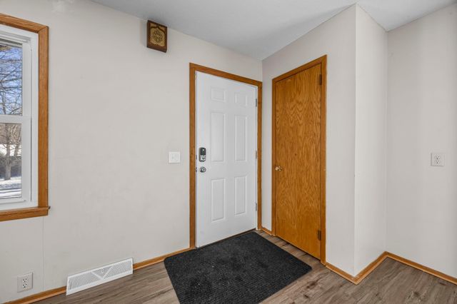 5108 Beacon Hill Road, Minnetonka, MN 55345