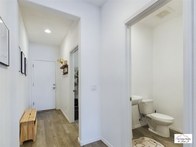 5222 Gold Hill Lane, Santa Fe, NM 87507