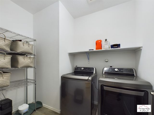 5222 Gold Hill Lane, Santa Fe, NM 87507