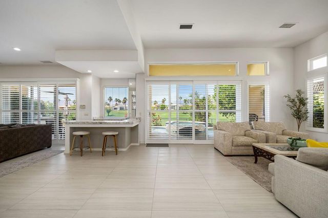 371 Tomahawk Drive, Palm Desert, CA 92211