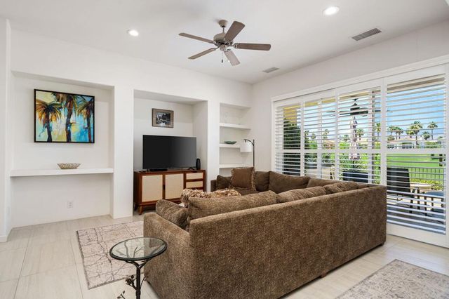 371 Tomahawk Drive, Palm Desert, CA 92211