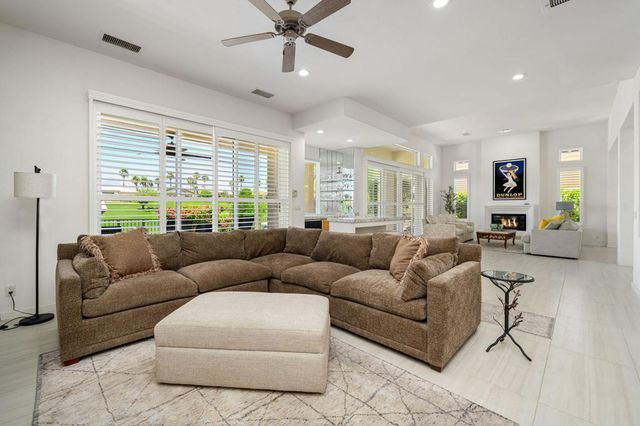 371 Tomahawk Drive, Palm Desert, CA 92211