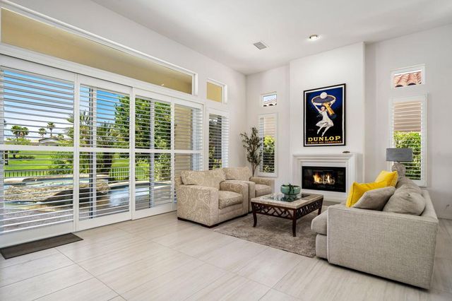 371 Tomahawk Drive, Palm Desert, CA 92211
