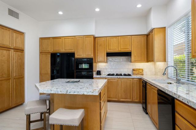 371 Tomahawk Drive, Palm Desert, CA 92211