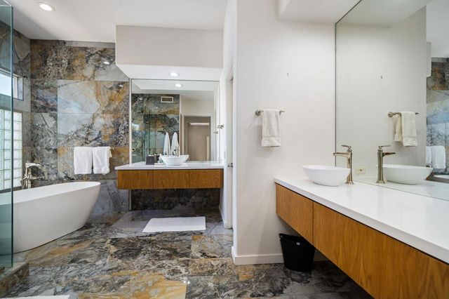 371 Tomahawk Drive, Palm Desert, CA 92211
