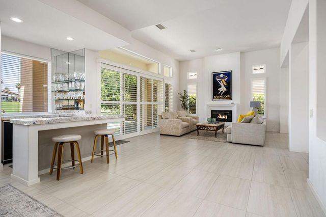 371 Tomahawk Drive, Palm Desert, CA 92211