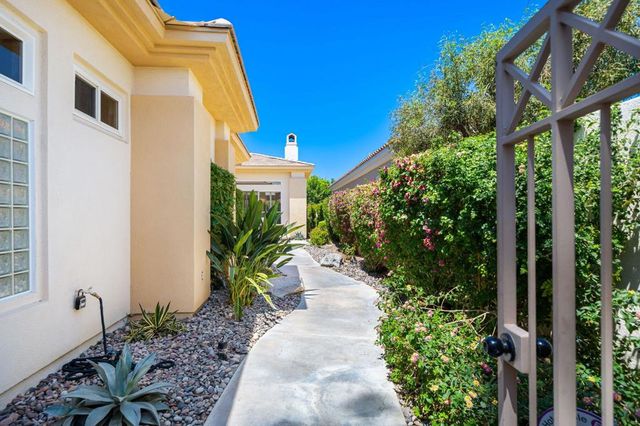 371 Tomahawk Drive, Palm Desert, CA 92211