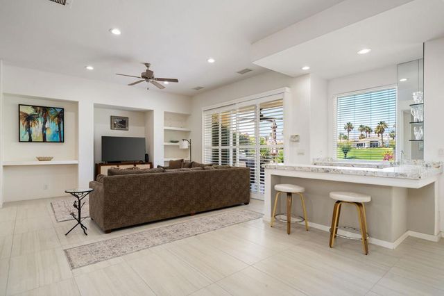 371 Tomahawk Drive, Palm Desert, CA 92211