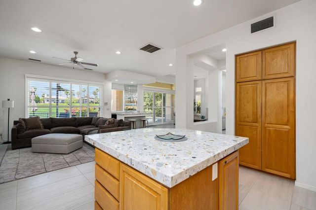 371 Tomahawk Drive, Palm Desert, CA 92211