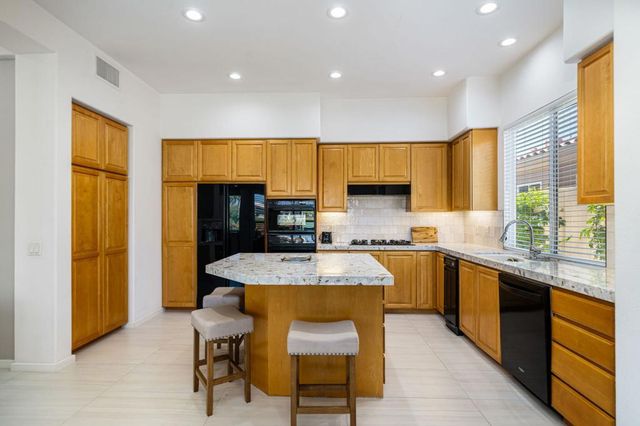 371 Tomahawk Drive, Palm Desert, CA 92211