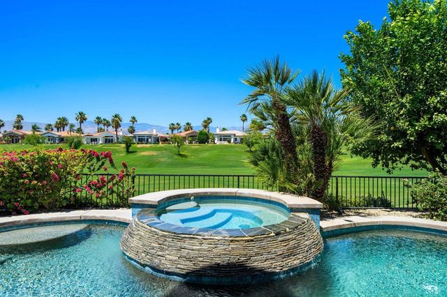 371 Tomahawk Drive, Palm Desert, CA 92211
