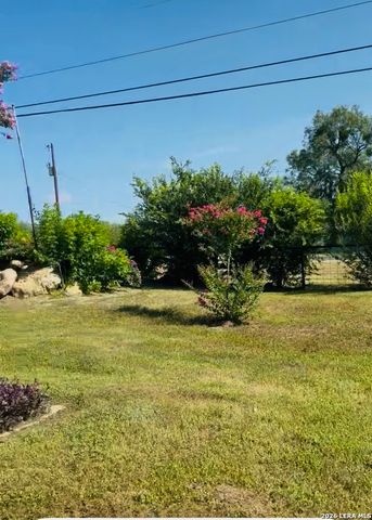 275 County Road 5634, Castroville, TX 78009