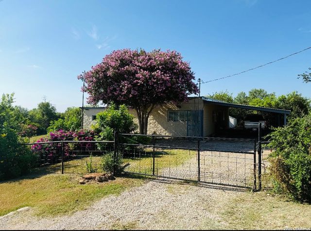 275 County Road 5634, Castroville, TX 78009