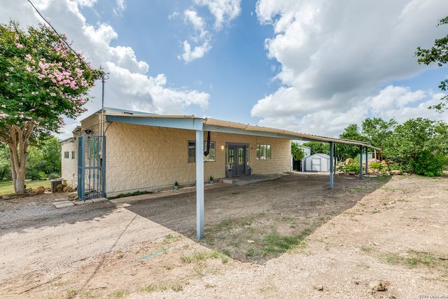 275 County Road 5634, Castroville, TX 78009