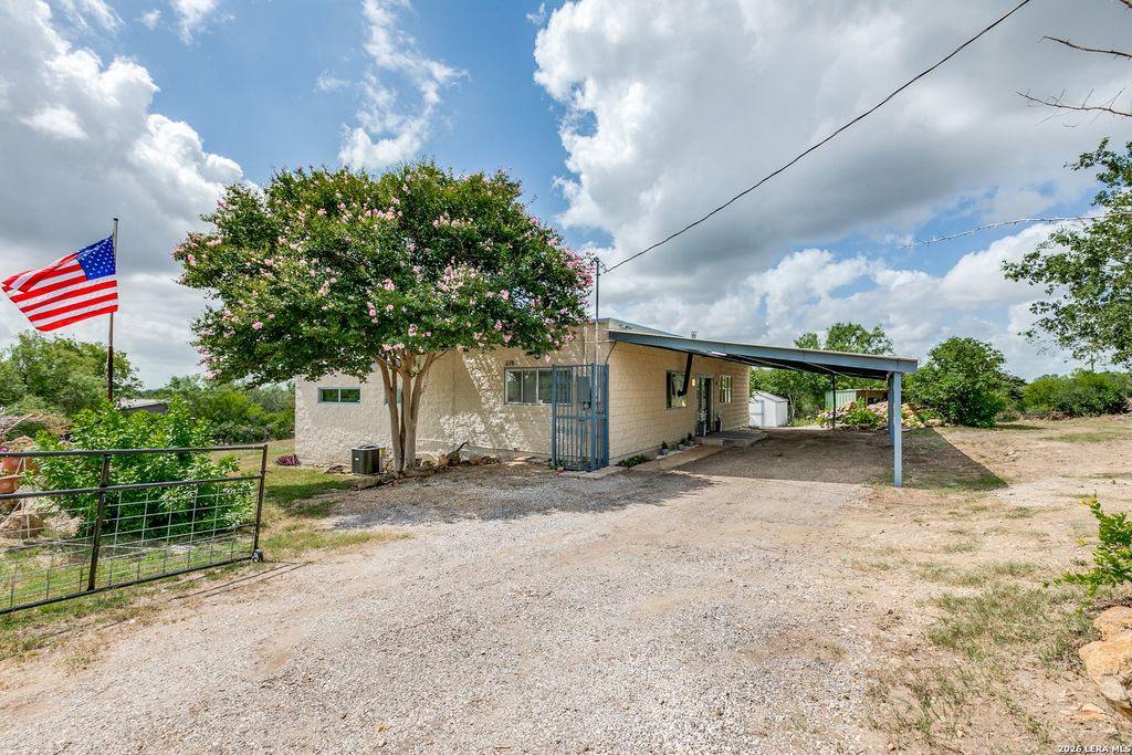 275 County Road 5634, Castroville, TX 78009