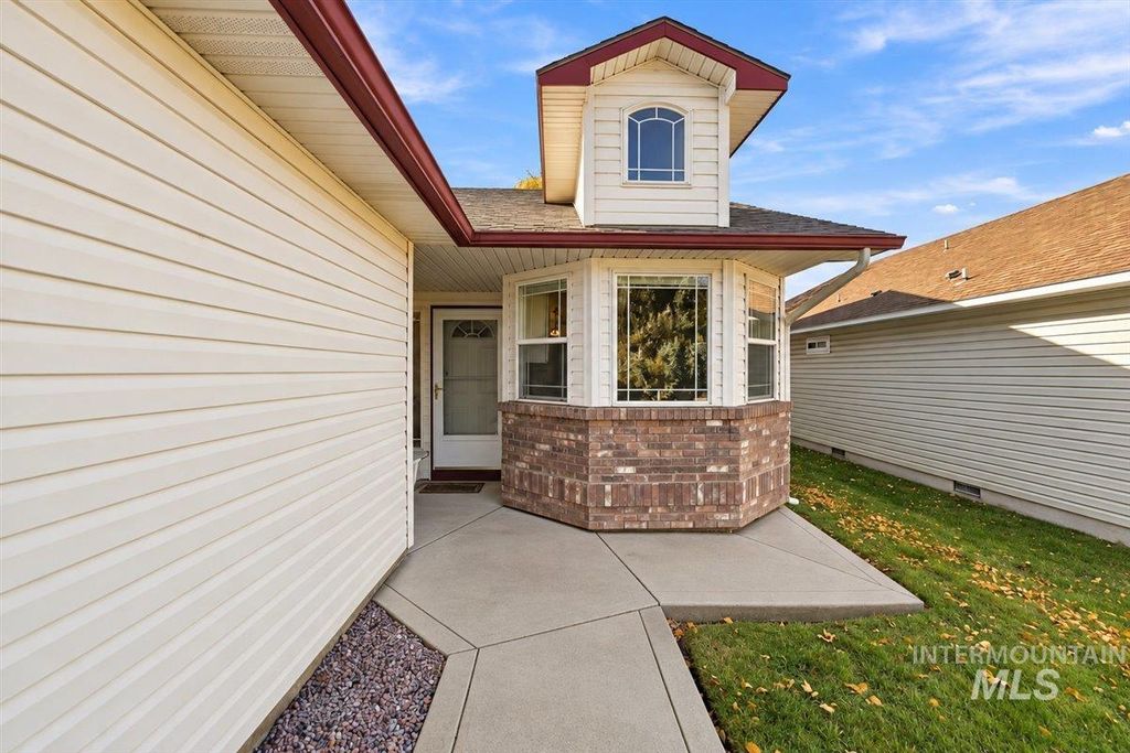275 E Spinosa Dr, Meridian, ID 83646 photo 3