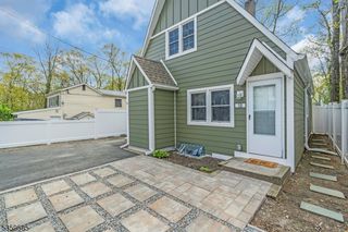 10 Rutgers Way, Hopatcong Boro, NJ 07843