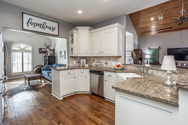 377 Quail Hill Road, Whitesboro, TX 76273