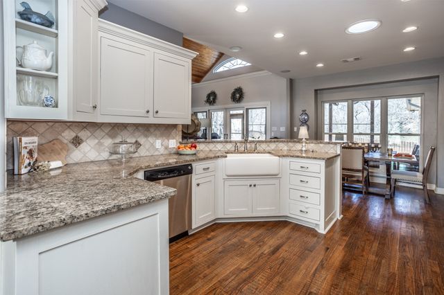 377 Quail Hill Road, Whitesboro, TX 76273