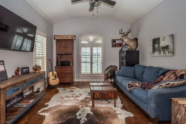 377 Quail Hill Road, Whitesboro, TX 76273