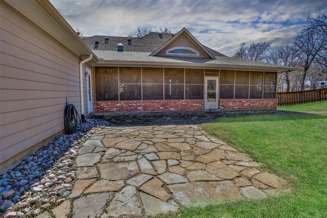 377 Quail Hill Road, Whitesboro, TX 76273