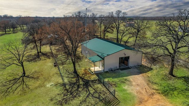 377 Quail Hill Road, Whitesboro, TX 76273