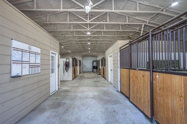 377 Quail Hill Road, Whitesboro, TX 76273