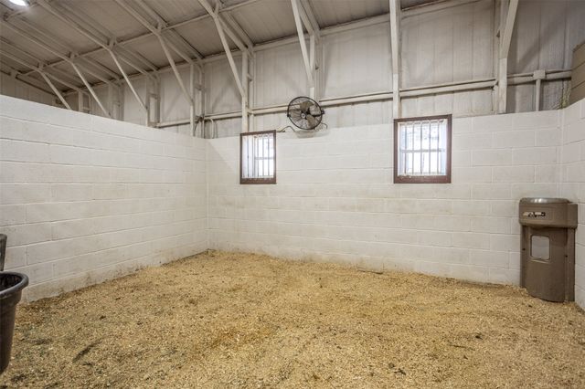 377 Quail Hill Road, Whitesboro, TX 76273