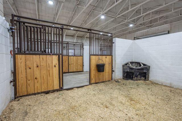 377 Quail Hill Road, Whitesboro, TX 76273