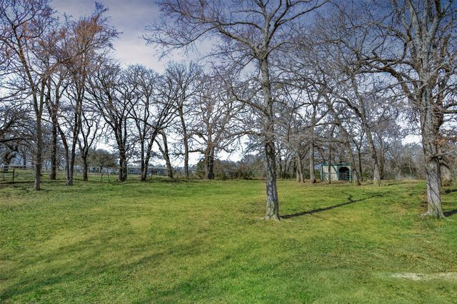 377 Quail Hill Road, Whitesboro, TX 76273