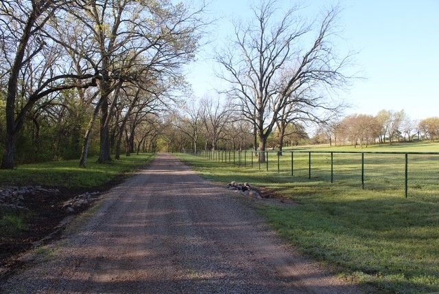 377 Quail Hill Road, Whitesboro, TX 76273