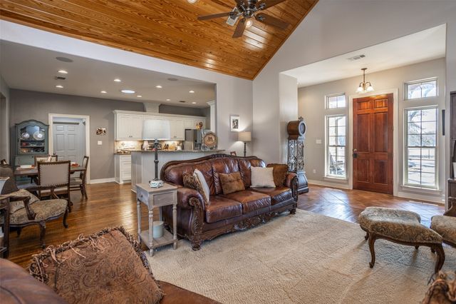 377 Quail Hill Road, Whitesboro, TX 76273