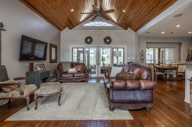 377 Quail Hill Road, Whitesboro, TX 76273