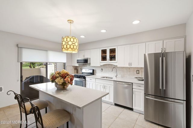 90 Cotswold Circle 310, Ocean Twp, NJ 07712