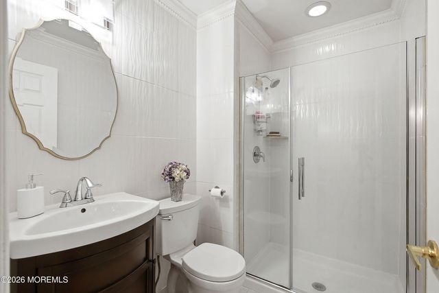 90 Cotswold Circle 310, Ocean Twp, NJ 07712