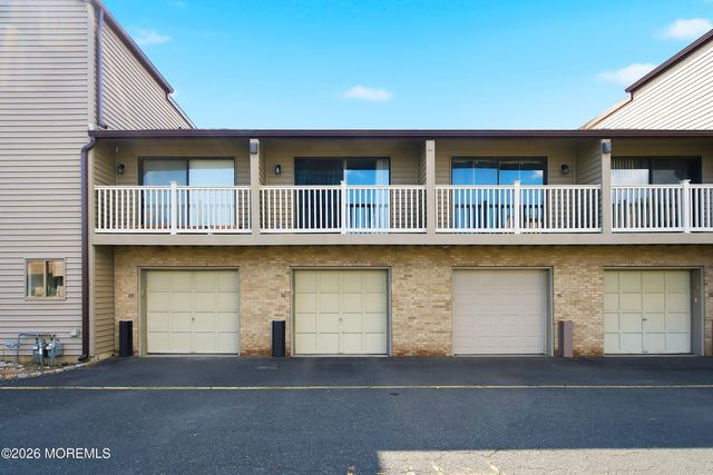 90 Cotswold Circle 310, Ocean Twp, NJ 07712